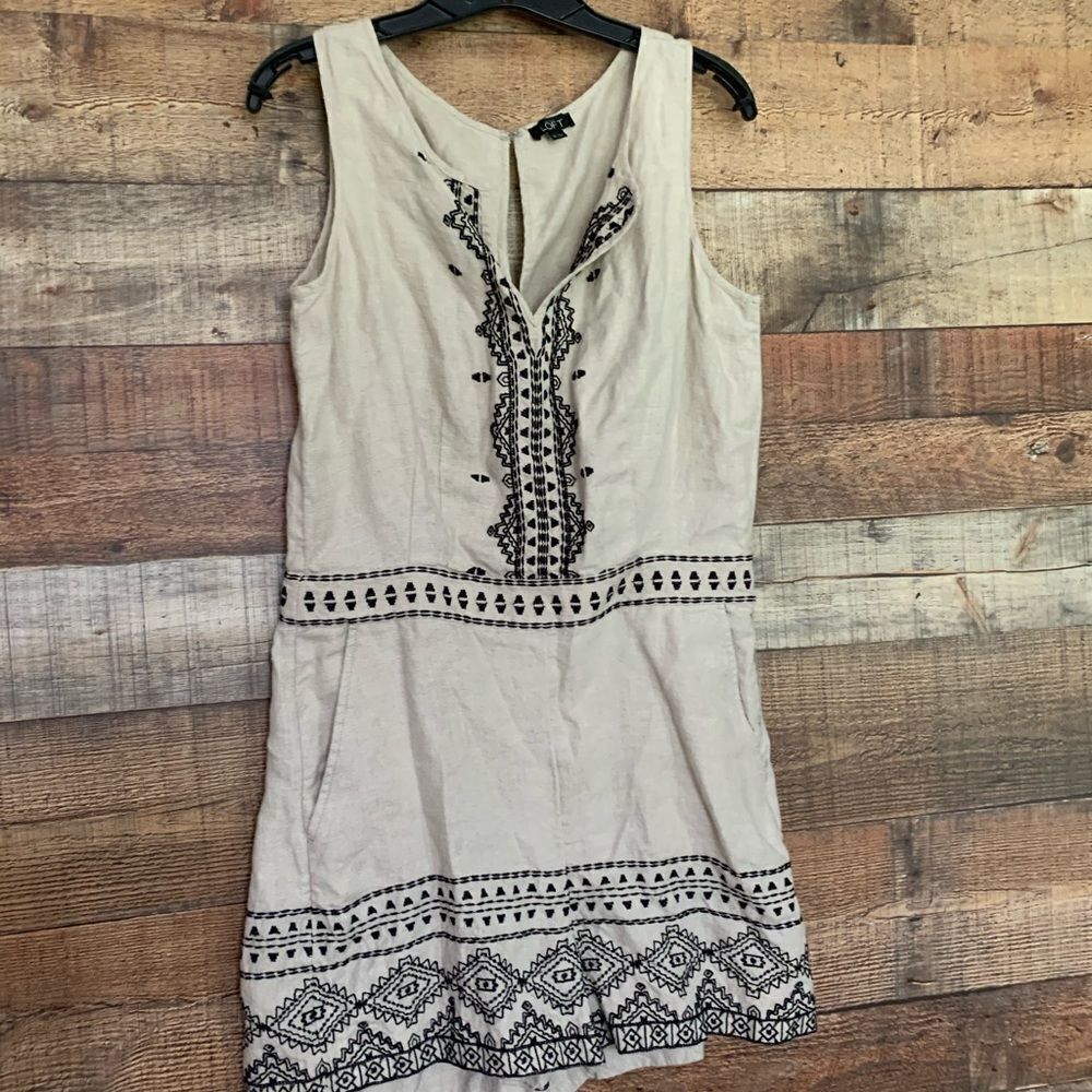 Loft‎ beige and black sleeveless shorts romper, size 10 - Picture 3 of 15